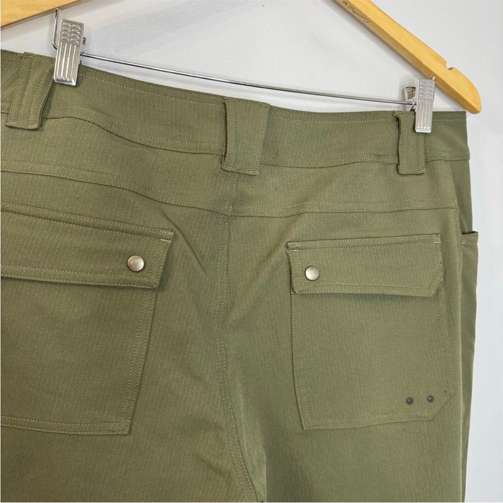 Lululemon Men's Olive Commuter Shorts - Picture 4 of 9